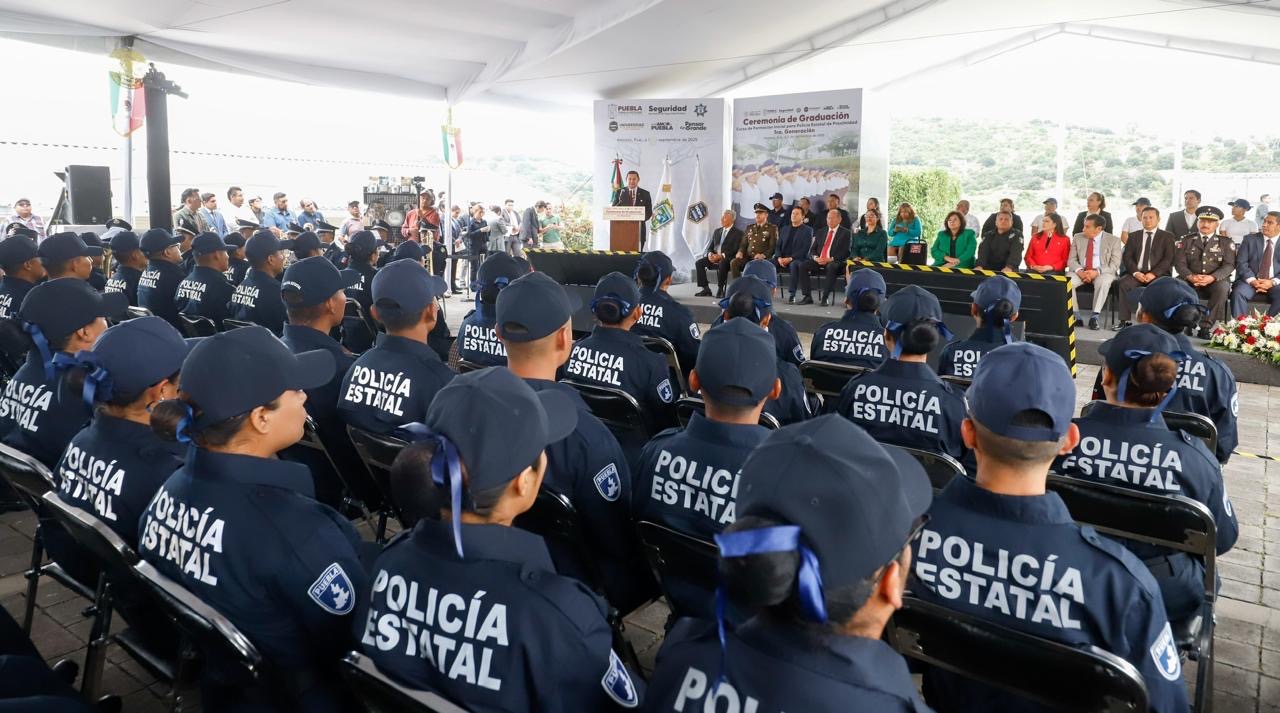 Foto: Cortesía Armenta anuncia unidad habitacional para estudiantes de UCIPS y policías en Amozoc