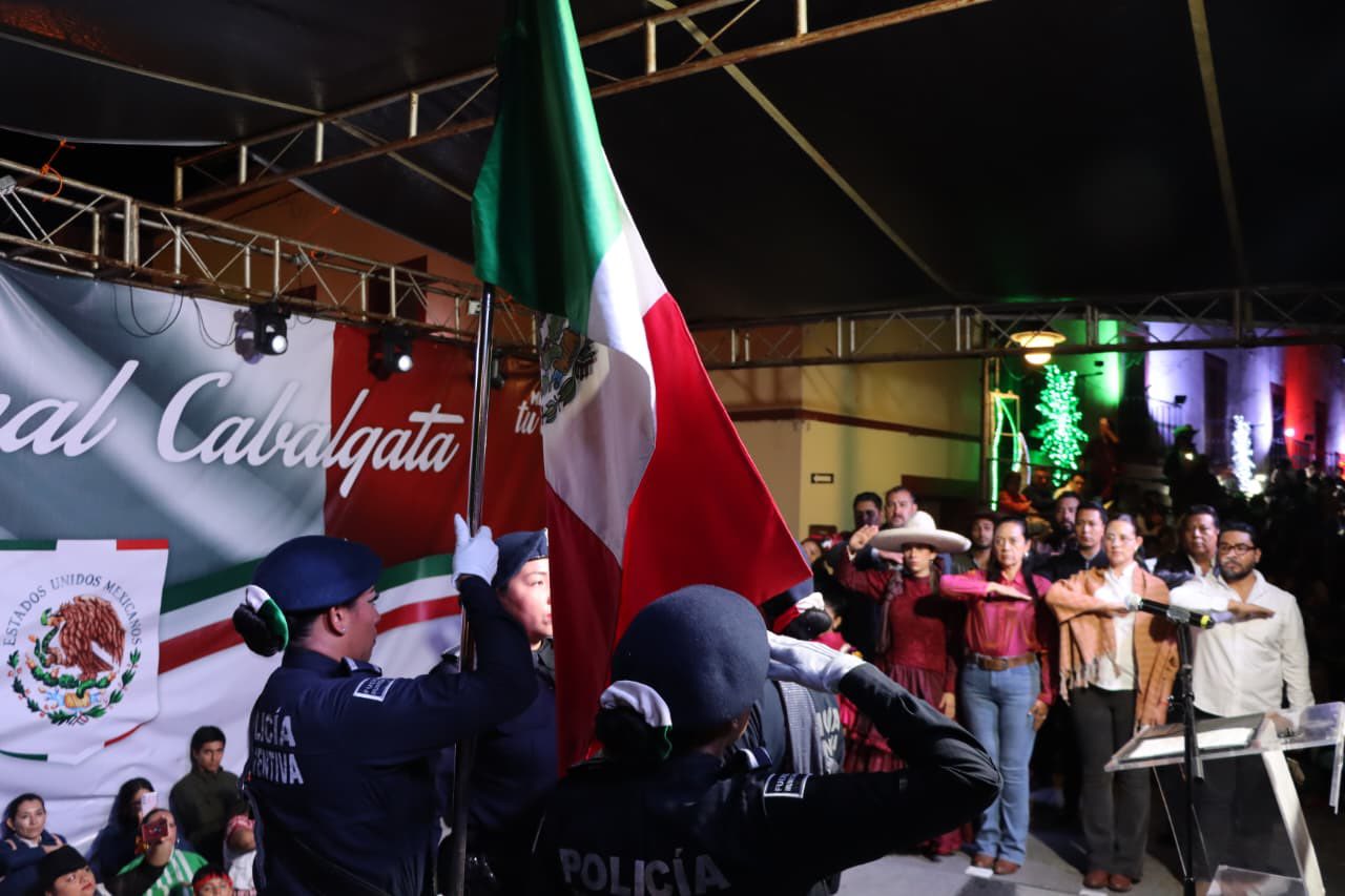 Conmemoran en Atlixco a los héroes de la Independencia con cabalgata encabezada por Ariadna Ayala