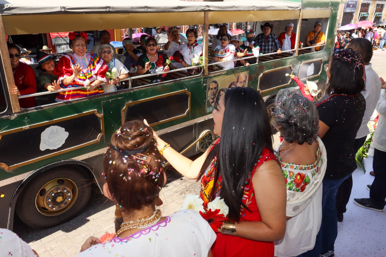 Comunicado oficial Tonantzin Fernández lidera el tradicional Desfile de Independencia