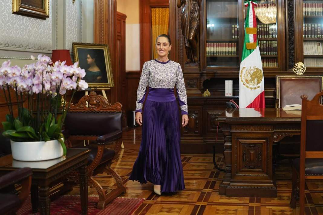 Foto: Cortesía Artesana de Tlaxcala borda vestido que lució Claudia Sheinbaum en el Grito