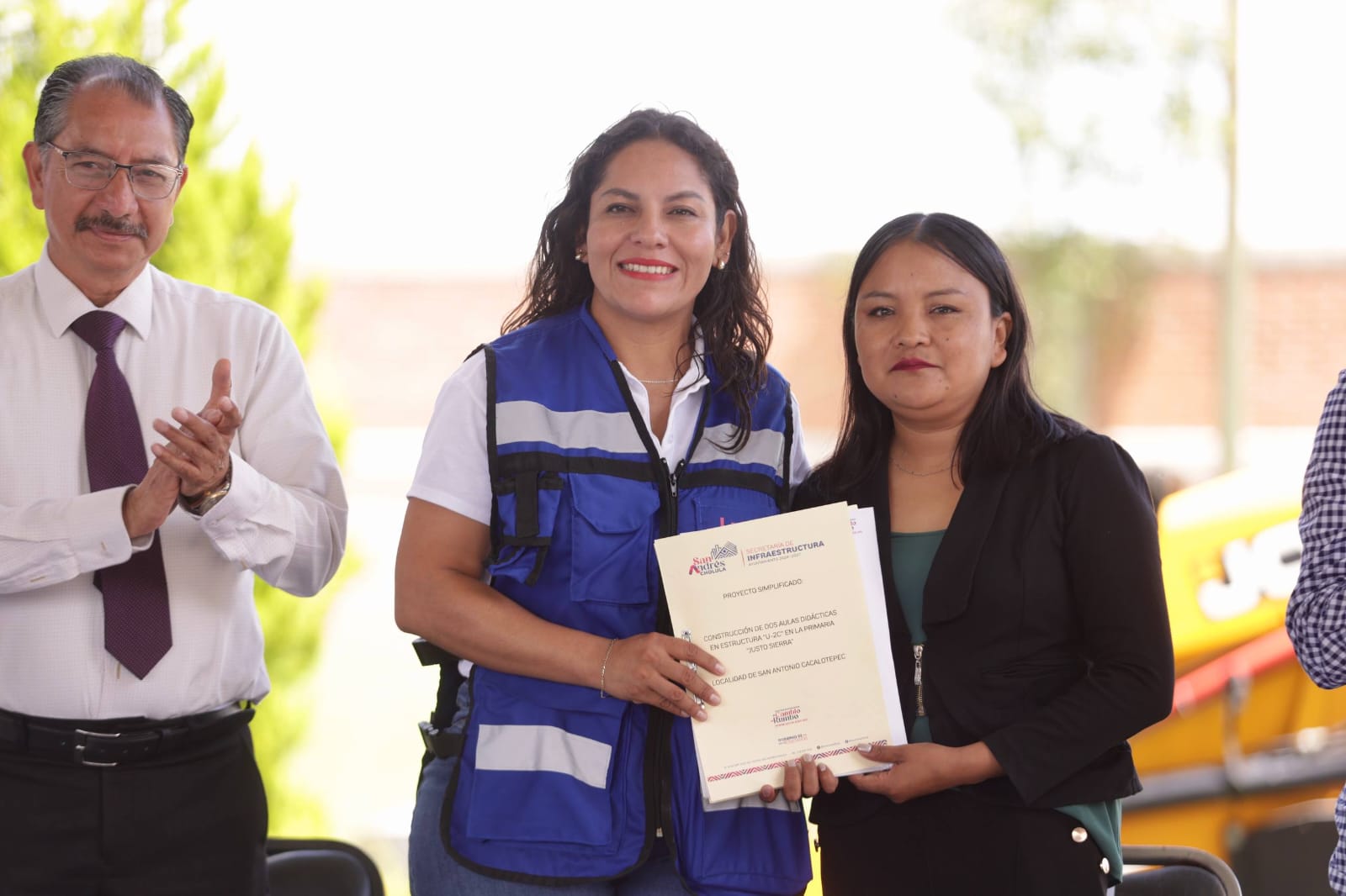 Comunicado oficial Arranca Lupita Cuautle constucción de aulas en San Antonio Cacalotepec