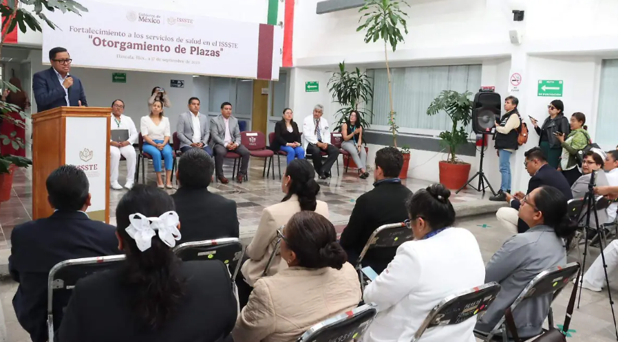 Foto: Cortesía ISSSTE Tlaxcala entrega 25 plazas para fortalecer consultas y cirugías