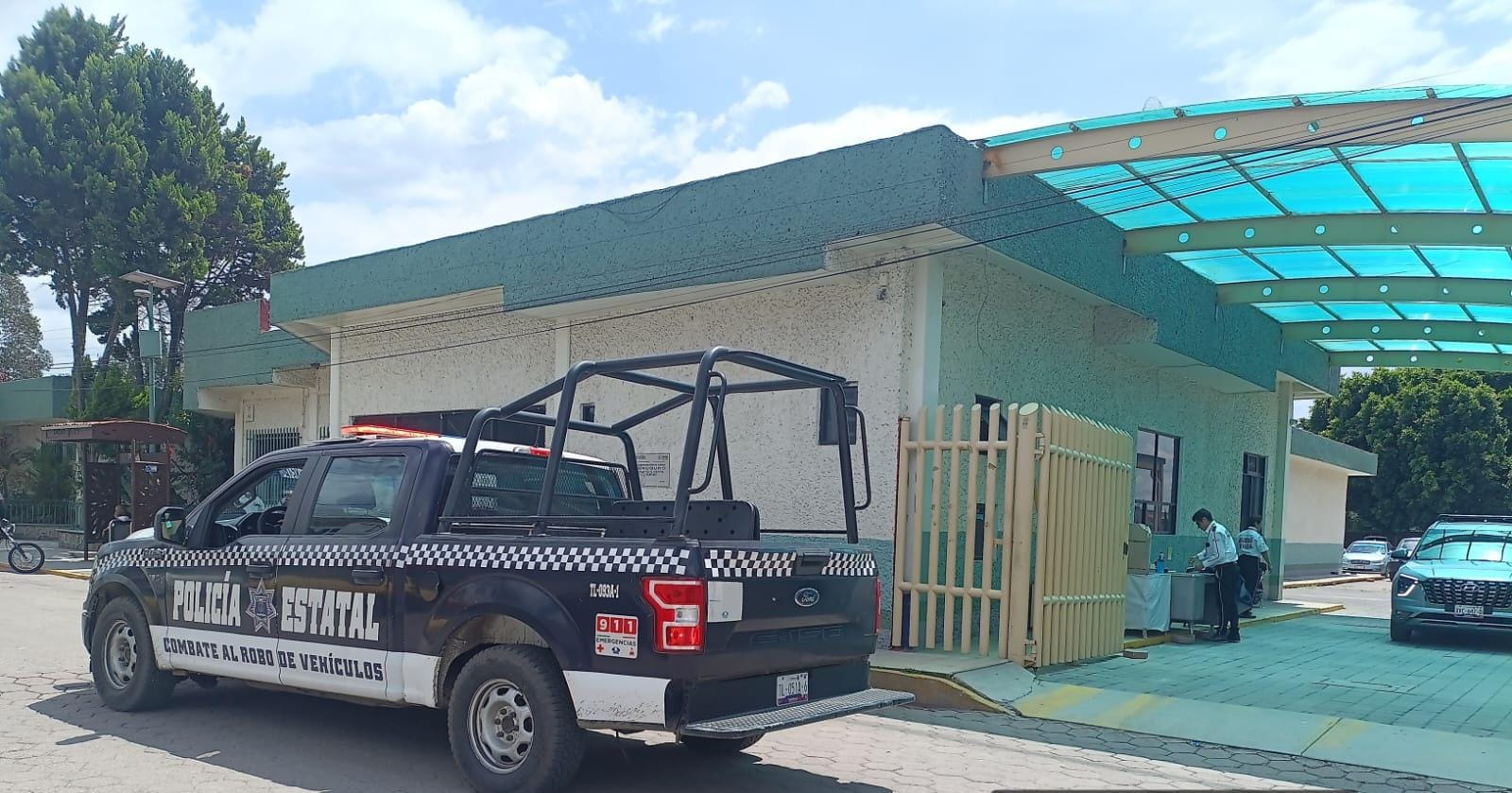 Foto: Cortesía Roban camioneta del INE en Nativitas; empleado es golpeado y abandonado