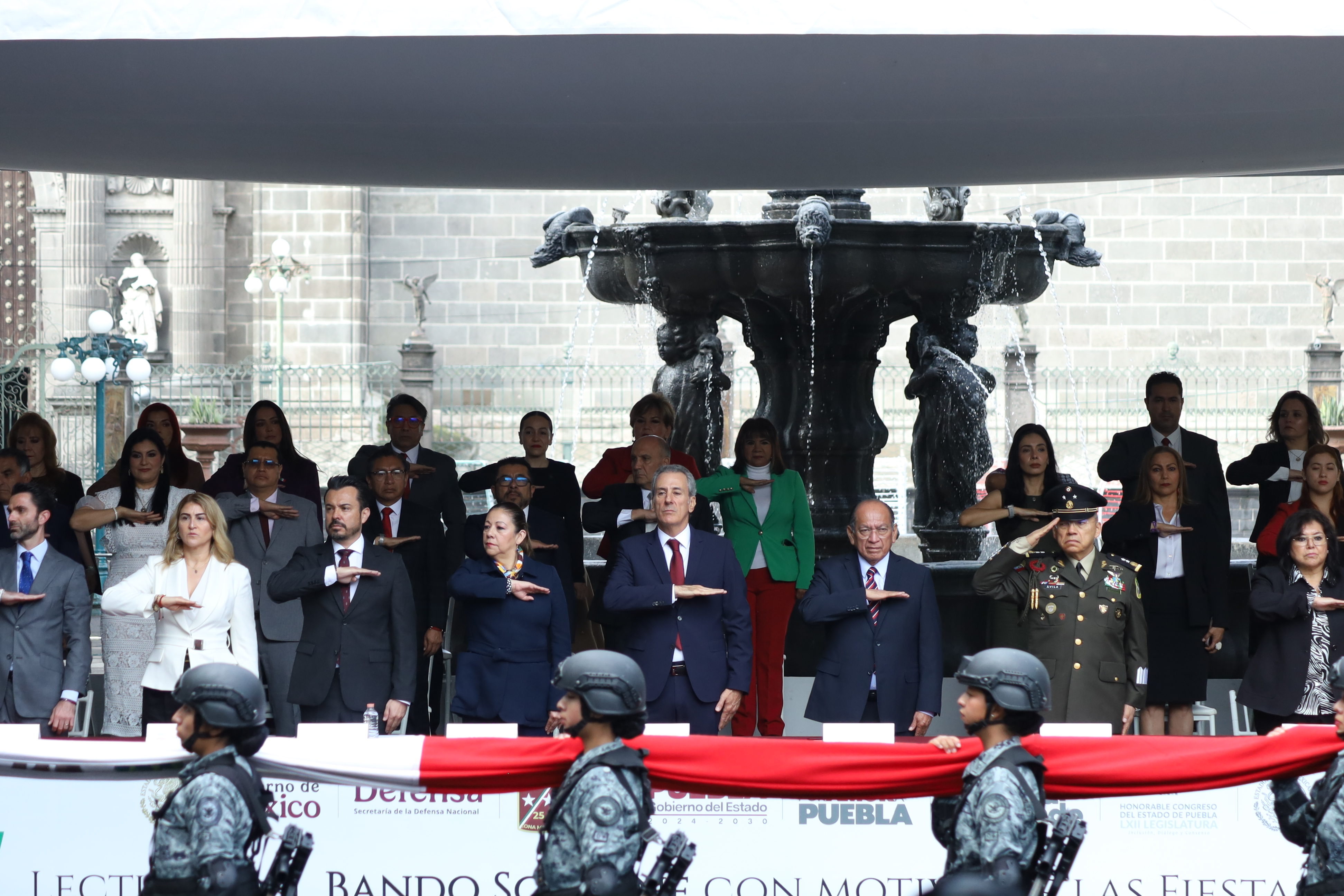 Arrancan en Puebla las celebraciones patrias con colocación del Bando Solemne