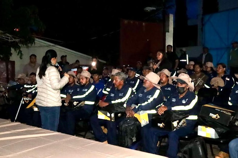 Foto: Cortesía Entrega de uniformes en Atlixco
