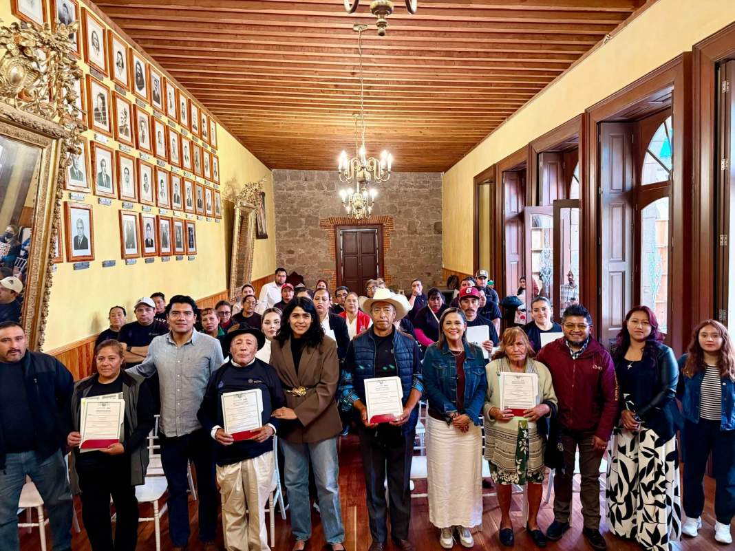 Foto: Cortesía Tlaxcala celebra la entrega de 237 certificados de educación básica