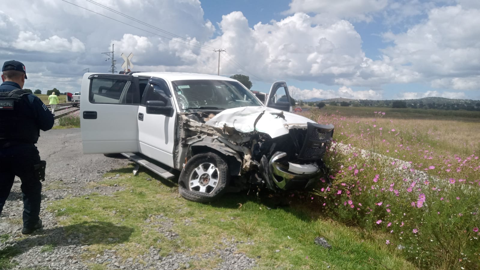 Foto: Cortesía Camioneta intenta ganarle el paso al tren en Apizaco: tres heridos, entre ellos un menor de un año