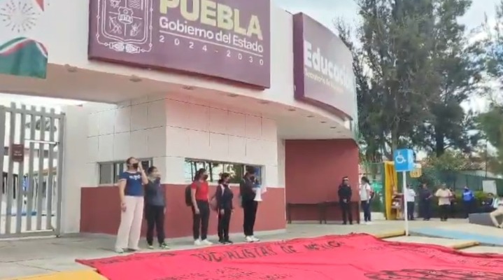 Foto: Cortesía Normalistas de Teteles entregaran campus al gobierno de Puebla este lunes