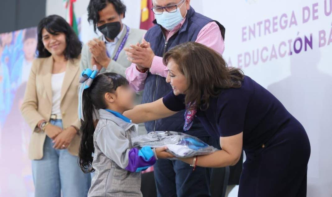 Foto: Cortesía Tlaxcala entrega 36 mil uniformes escolares gratuitos para el ciclo 2025-2026