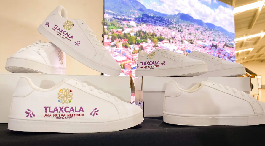 Foto: Cortesía Tlaxcala entrega 2,000 tenis escolares gratuitos a educación especial y preescolar