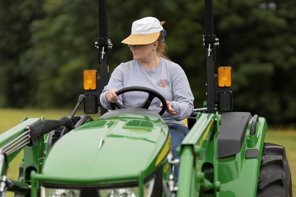 Uso seguro del tractor. Fotografía cortesía de UF/IFAS. Tractores: uno de los equipos más peligrosos en agricultura