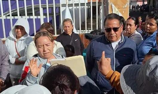 Padres exigen destitución de directora en primaria de Tlaxcala por agresión