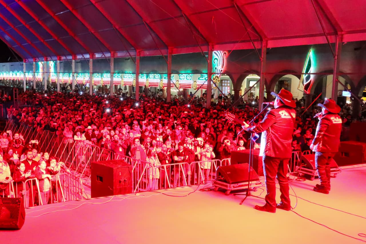 Grupo Palomo puso a cantar a más de 12 mil personas en la Feria de Cholula