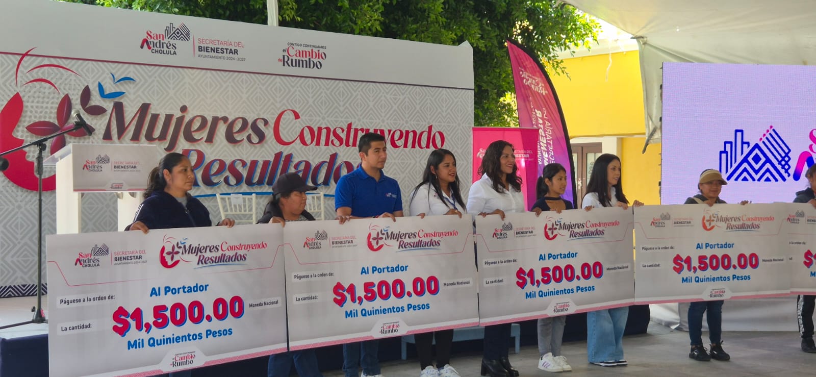 Guadalupe Cuautle entrega apoyos “Mujeres Construyendo Resultados”