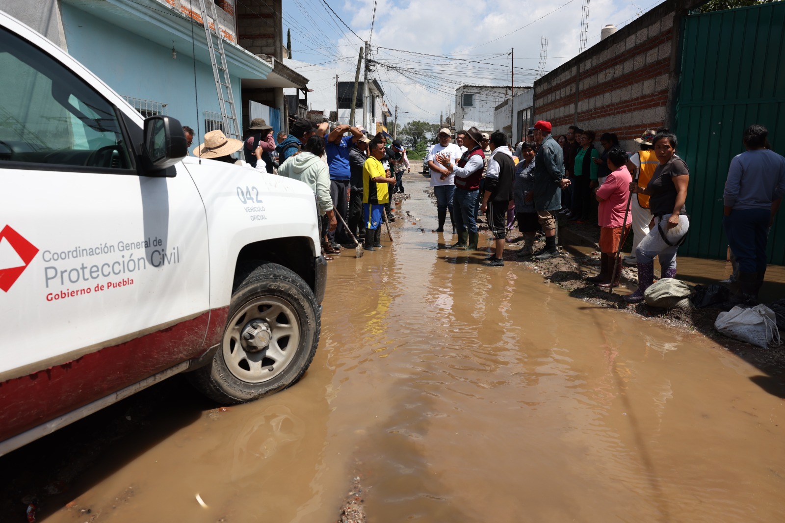 Omar Muñoz acude a zonas afectadas de Sanctorum y Chautenco tras intensas lluvias 