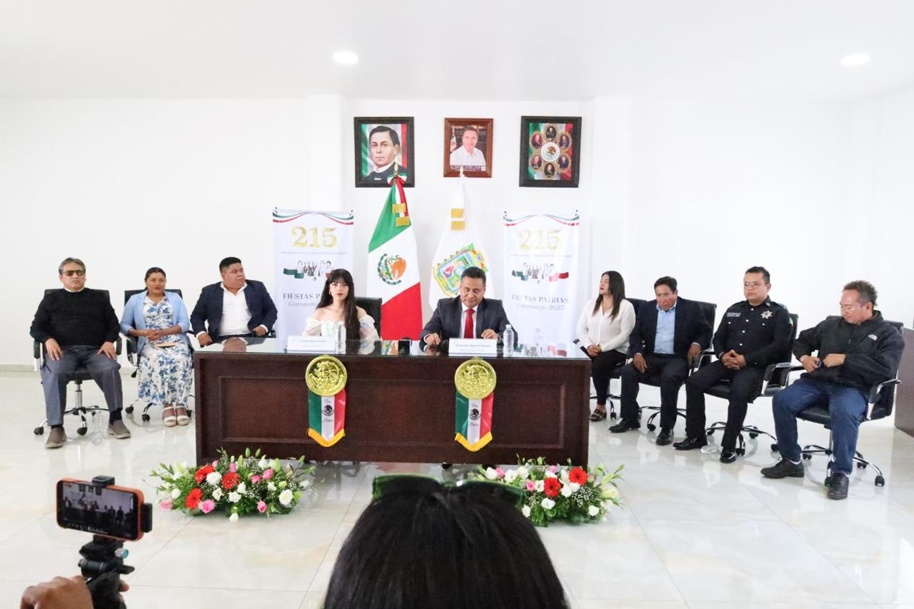 Presenta Armando Aguirre a la Reina de las Fiestas Patrias Coronango 2025