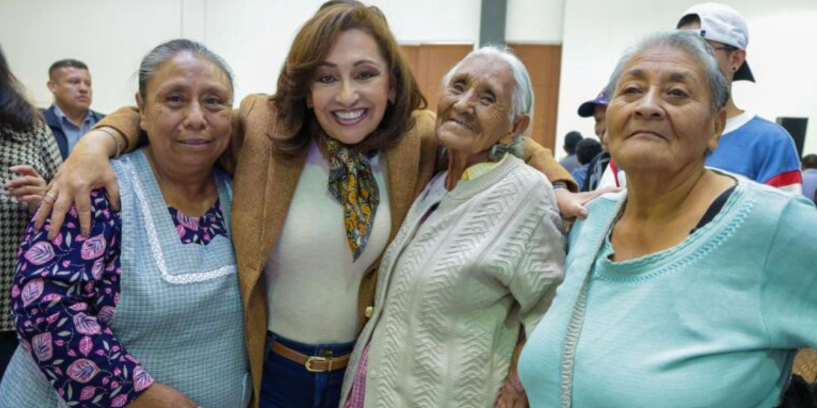 Foto: Cortesía Tlaxcala entrega 330 prótesis dentales y mejora la vida de personas mayores
