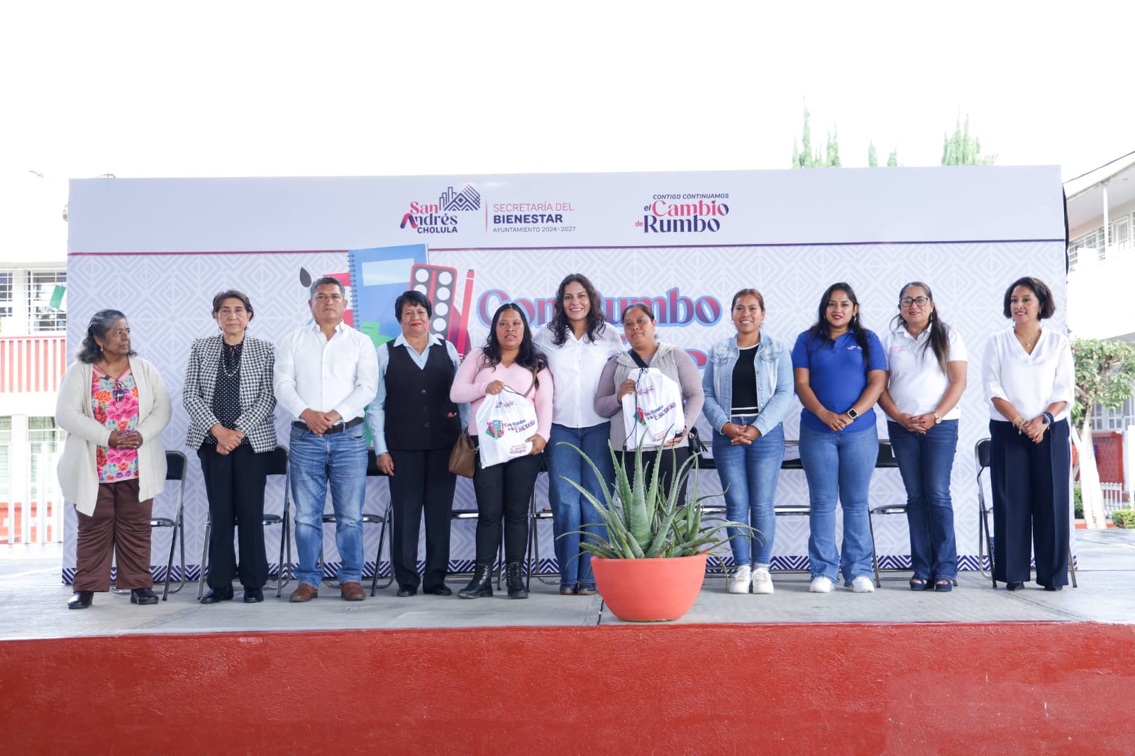 Comunicado oficial Continúa Lupita Cuautle Torres con la entrega de kits de útiles escolares gratuitos