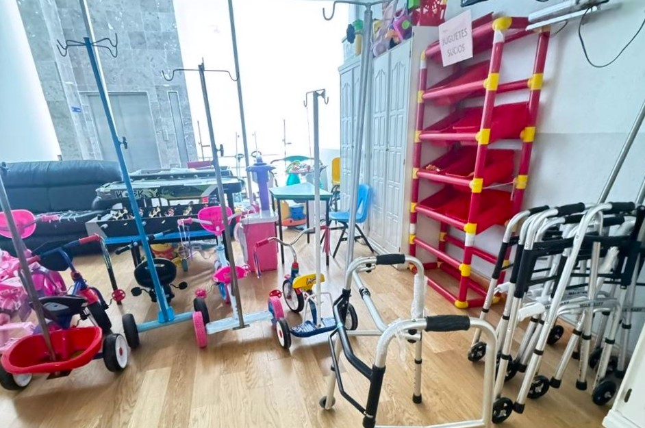 Foto: Cortesía Estudiantes de la UATx transforman sillas de ruedas para niños hospitalizados