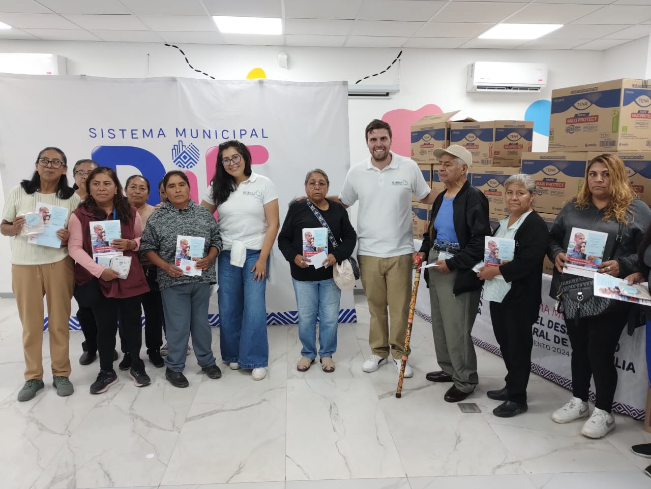Por: Cortesía Lula Pineda San Andrés Cholula refuerza apoyos sociales con entrega de insumos médicos a personas en situación vulnerable
