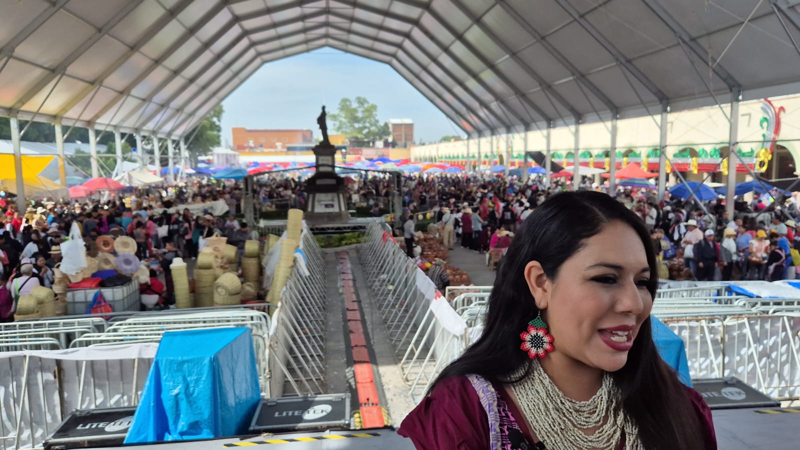 Por: Cortesía Lula Pineda Con saldo blanco y participación de más de 3,000 artesanos concluye con éxito el Trueque Milenario en San Pedro Cholula