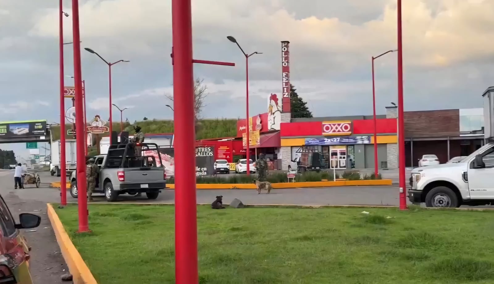 Por: Cortesía Lula Pineda Catean gasolinera “Gemma” en el Periférico Ecológico; participa la Marina