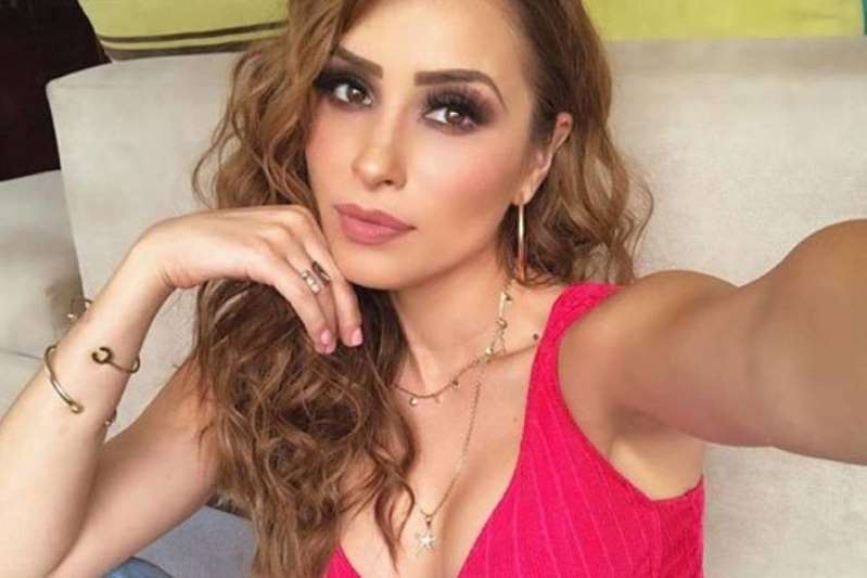 Cynthia Rodríguez se disfraza de Selena Quintanilla e impresiona a sus fans