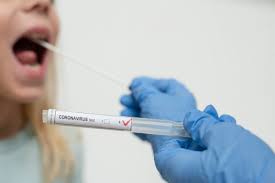 Foto: Cortesía RAE feminiza enfermedad causada por el coronavirus y quiere que digas ‘la COVID-19’