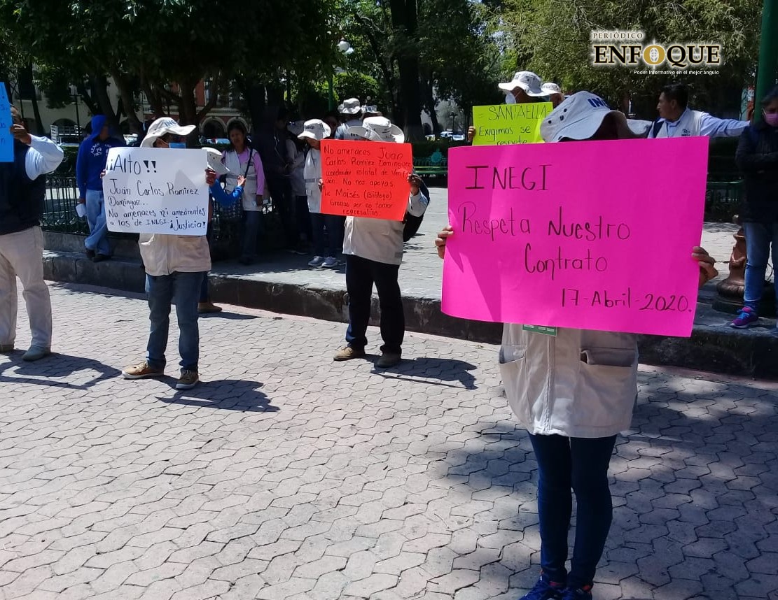 Foto: Rommel Pichardo Trabajadores eventuales de INEGI se manifiestan en la capital tlaxcalteca, piden respeto a contrato laboral