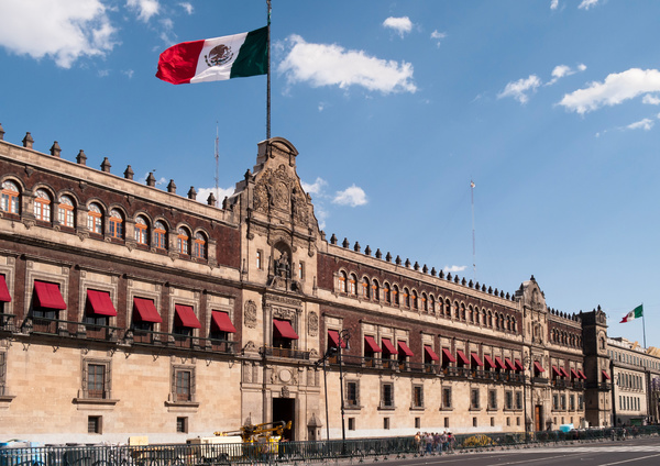 Foto: Cortesía Se bajarán sueldos de altos funcionarios y se eliminarán aguinaldos desde subdirectores: AMLO