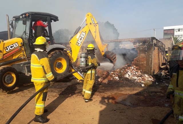 Foto: Cortesía Clausuran maderería que se incendió en la madrugada en San Pedro Cholula