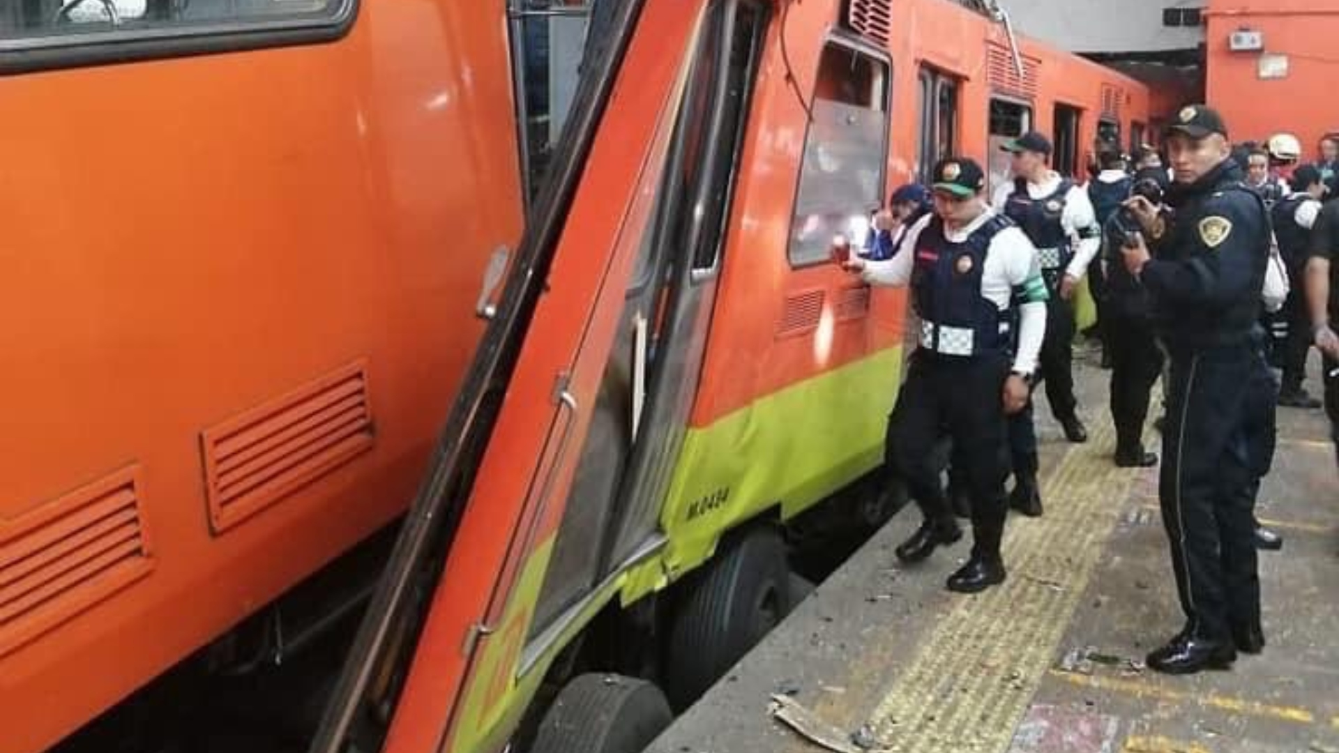 Detienen a trabajadora del Metro por su presunta responsabilidad en choque de trenes en Tacubaya