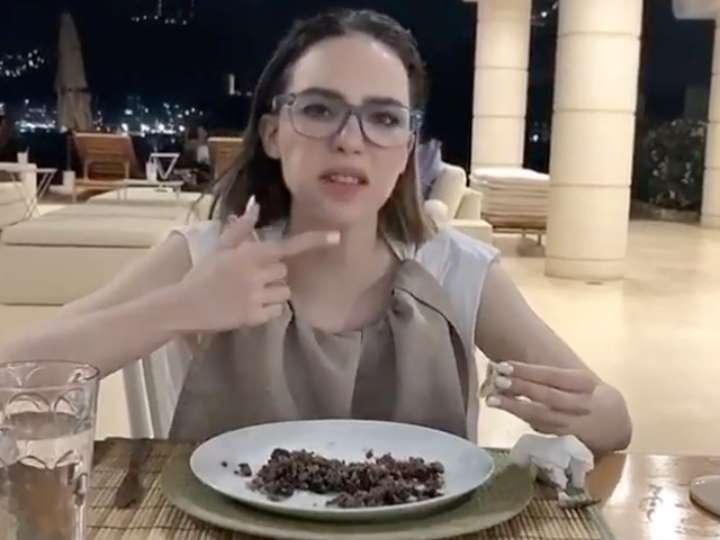 Foto: Cortesía "No hay nadie a quien besar" Belinda se come sus tacos con cebolla extra