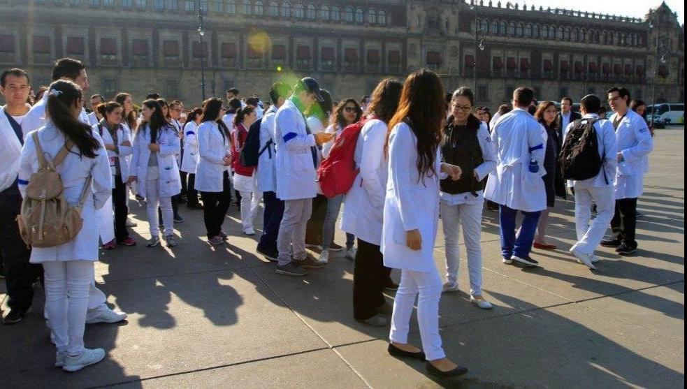 Foto: Cortesía ¿Como enfrentan los médicos residentes el COVID-19? Con becas de 1,500 pesos y jornadas de 24 horas