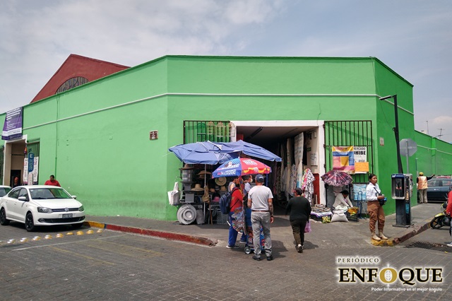Foto: Omar Sánchez Colocarán lavamos y tapetes clorados en accesos de tianguis y mercados de Cholula