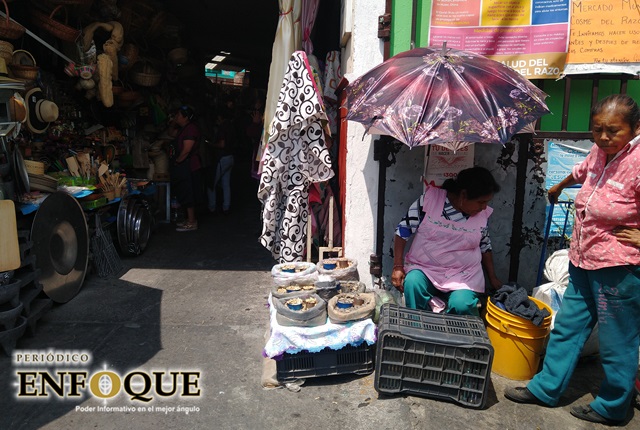 Foto: Omar Sánchez Darán despensas a 150 vendedores ambulantes de San Pedro Cholula