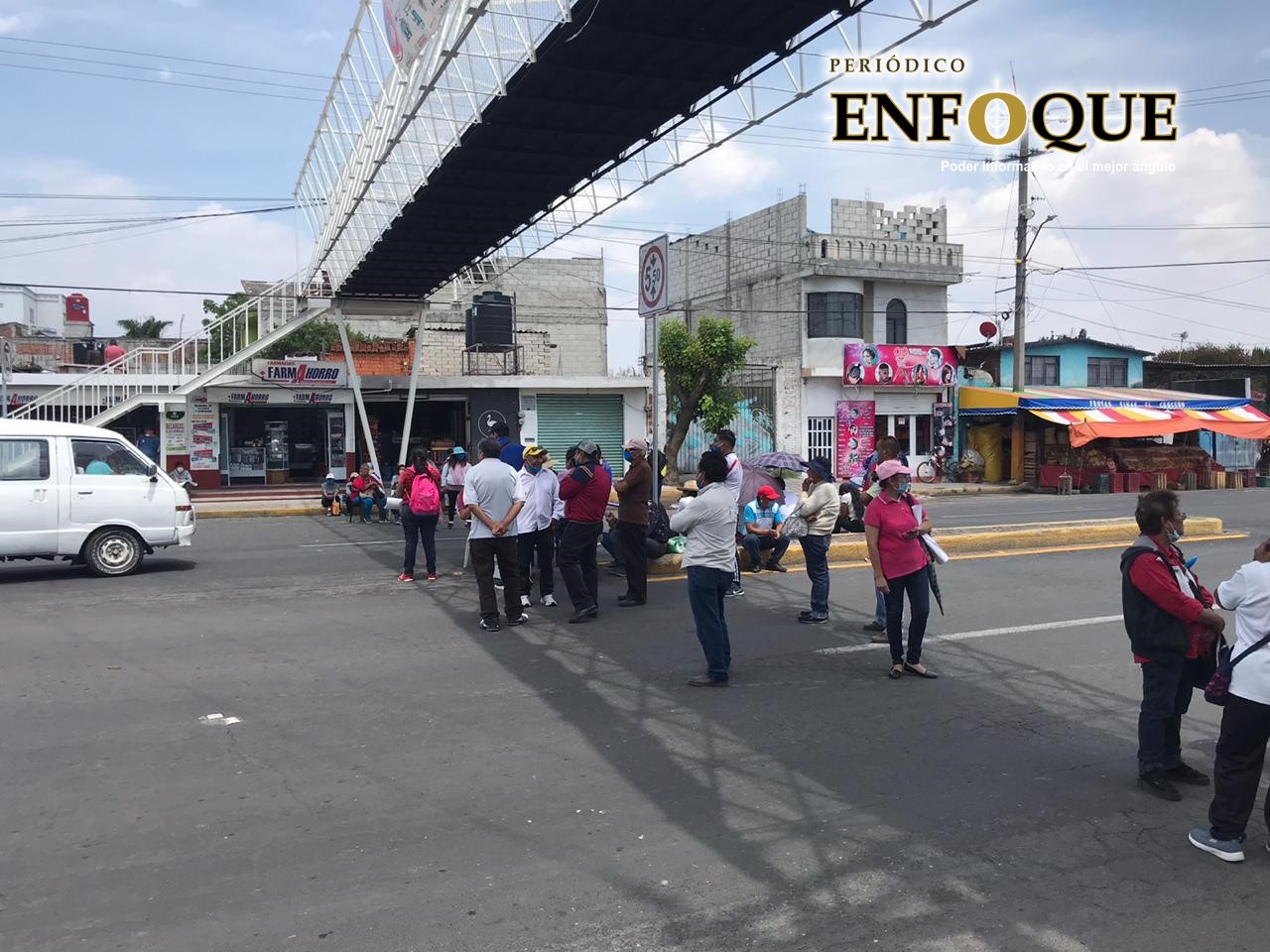 Foto: Rommel Pichardo Mantienen cierre carretero pobladores de Papalotla, exigen abastecimiento de agua