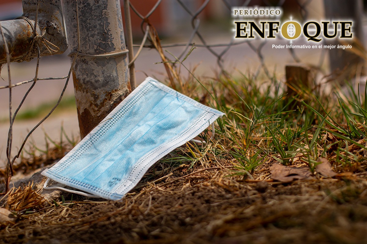 Foto: Alex Muñoz Poblanos generan foco de infección al tirar cubrebocas en las calles