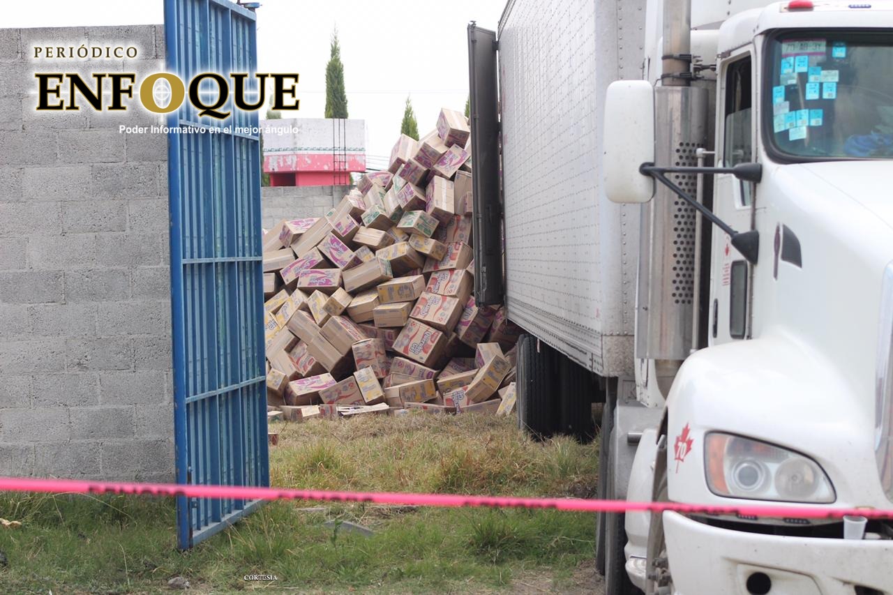 Foto: Cortesía Tráiler robado en Puebla es recuperado en Zacatelco