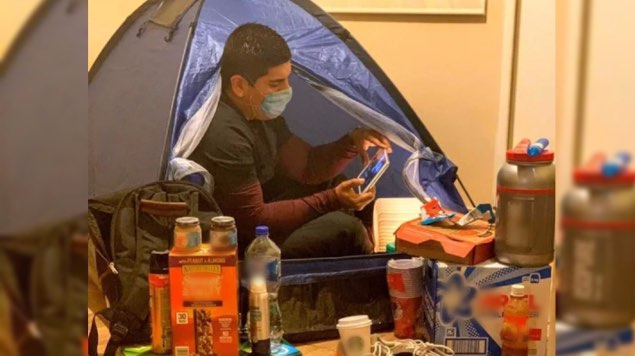 Foto: Cortesía “Mi manera de decir te amo”: Médico duerme en casa de campaña para proteger a su familia