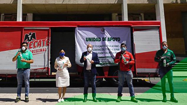 Foto: Cortesía Heineken reparte 100 mil latas de agua y 15 mil botellas de gel antibacterial