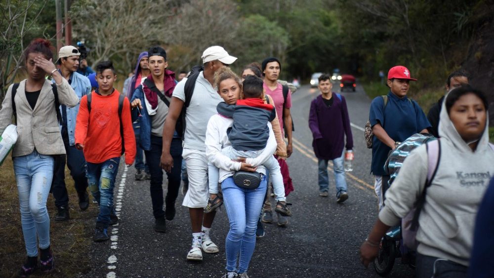 Deambulan en el país 20 mil migrantes que no admitieron en Estados Unidos