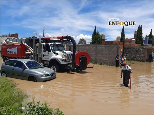 Familias de Amozoc son evacuadas tras fuerte lluvia 