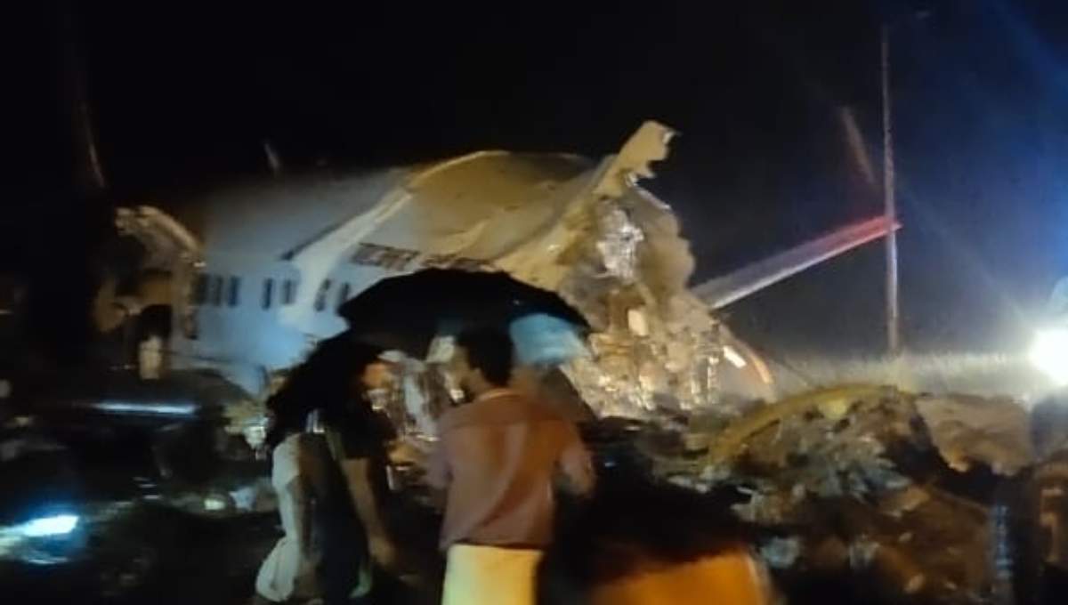 Foto: Cortesía Avión se parte en dos en la India tras aterrizaje forzoso (Video)