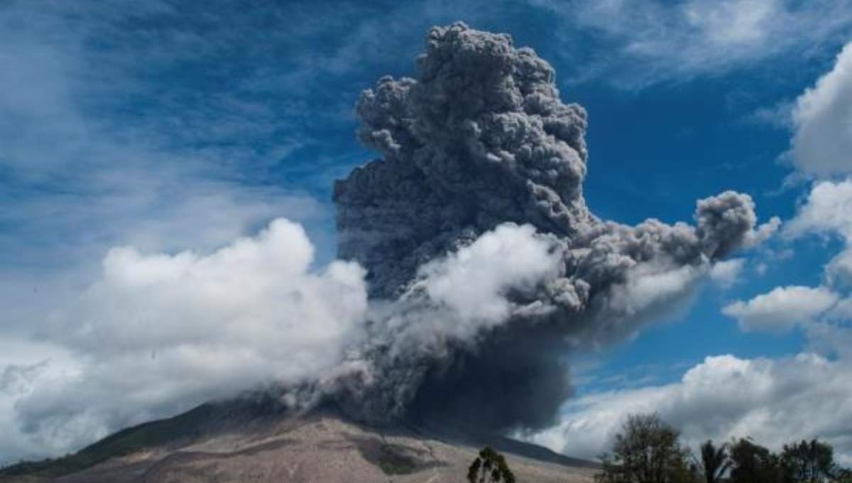 Foto: Cortesía Volcán Sinabung expulsa gigante nube de ceniza (Videos)