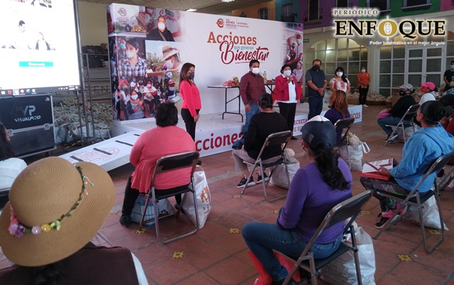 Foto: Omar Sánchez Crítica Karina Pérez uso político de aspirantes entrega de despensas en San Andrés Cholula