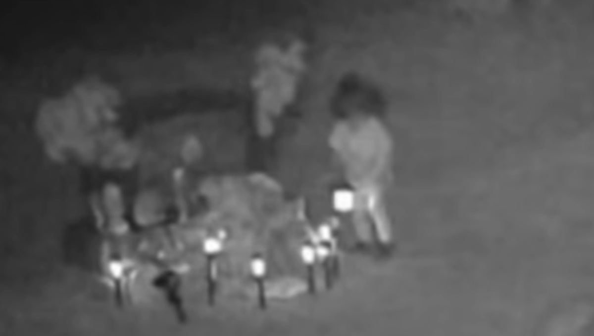 Foto: Cortesía Cámaras en cementerio logran captar a una niña fantasma jugando en una tumba (Video)