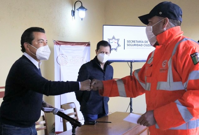 Reconoce Arriaga labor de bomberos de San Pedro Cholula