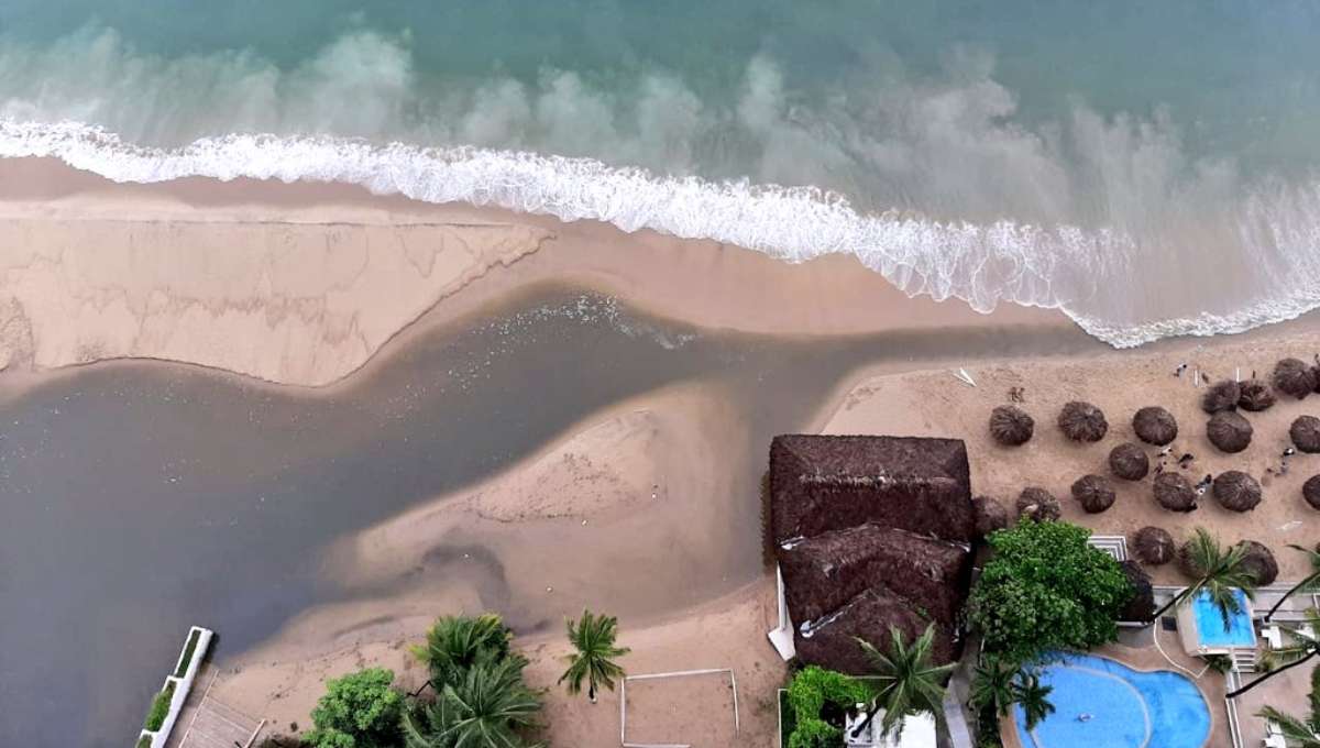 Foto: Cortesía ¿Ahora a quién le echarán la culpa?; Vuelven a derramar aguas residuales en bahía de Acapulco
