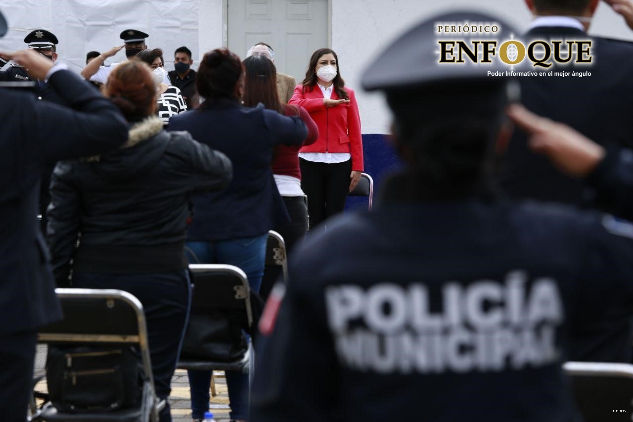 Claudia Rivera encabeza homenaje a policías fallecidos por Covid-19